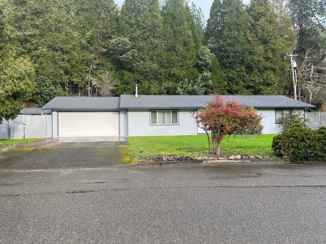 555 Hamlin Dr, Canyonville, OR 97417 House Rental in Canyonville, OR