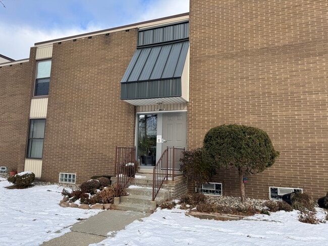 Building Photo - 27 Dickinson St