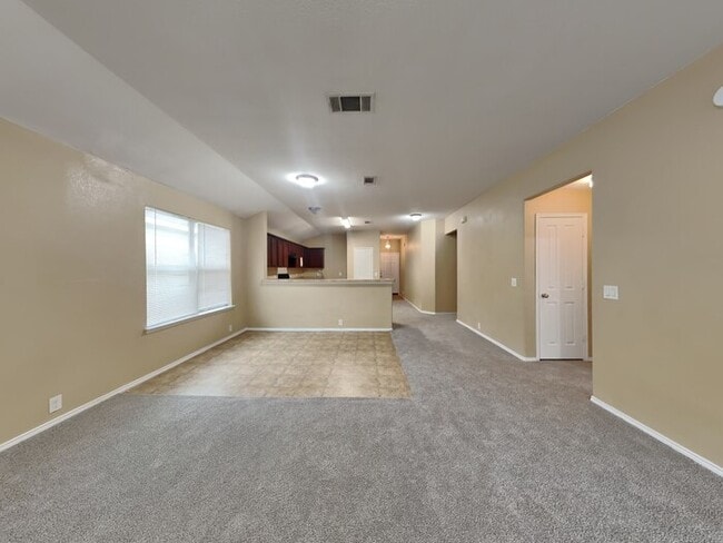 Building Photo - 152 E Kirnwood Dr