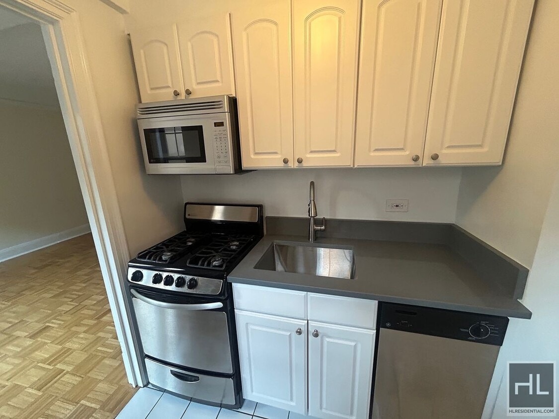 Building Photo - Christopher Street