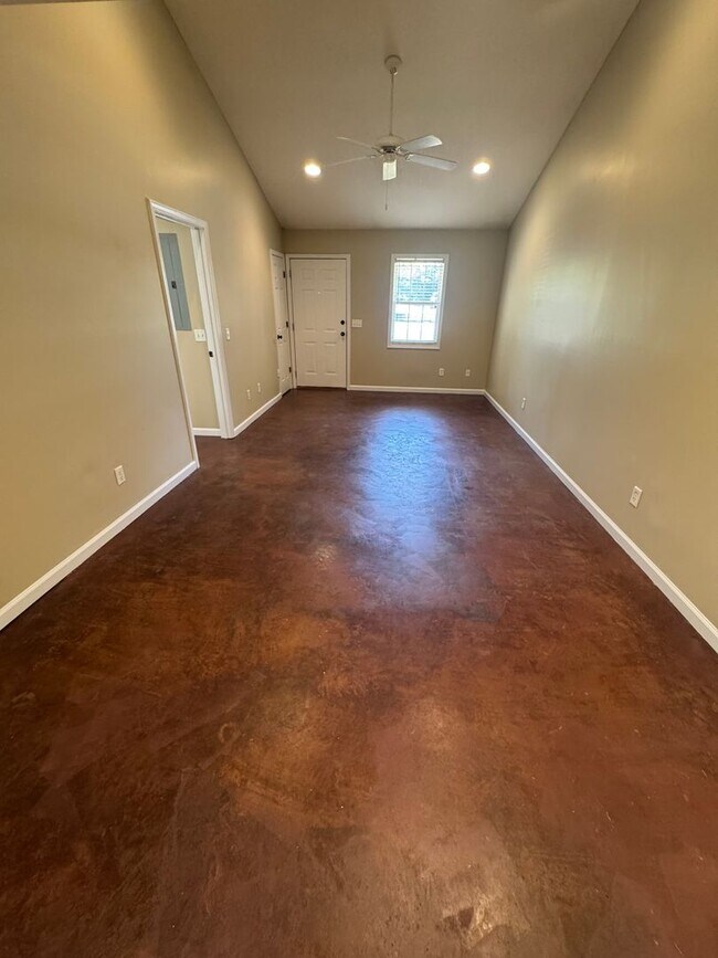 Foto del edificio - 2 Bed 1 Bath Duplex