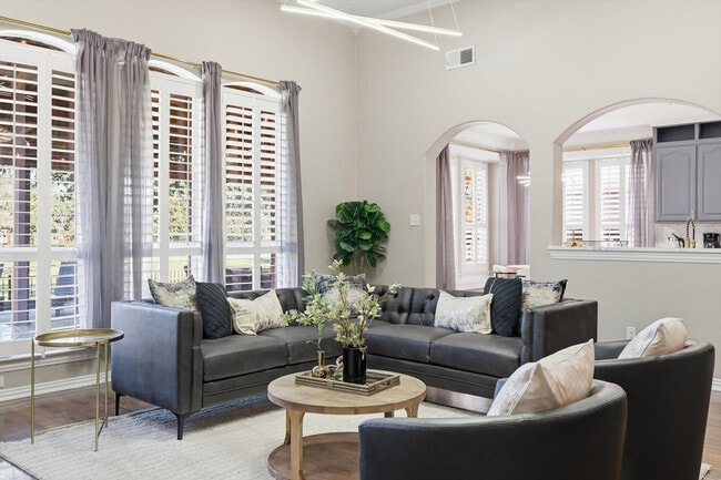 Building Photo - 4843 Golfside Dr