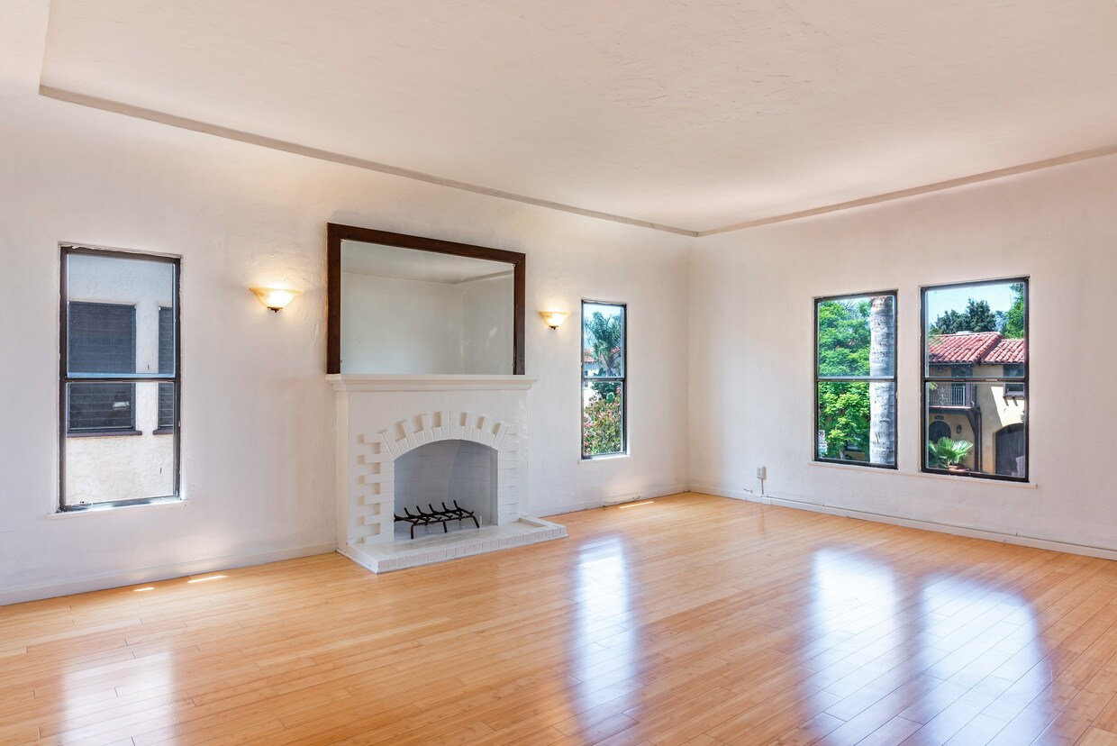 8002 W 4th St Unit Upper, Los Angeles, CA 90048 Apartments in Los Angeles, CA