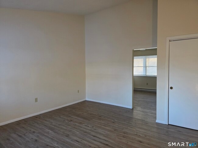 Foto del edificio - 100 Hickory St