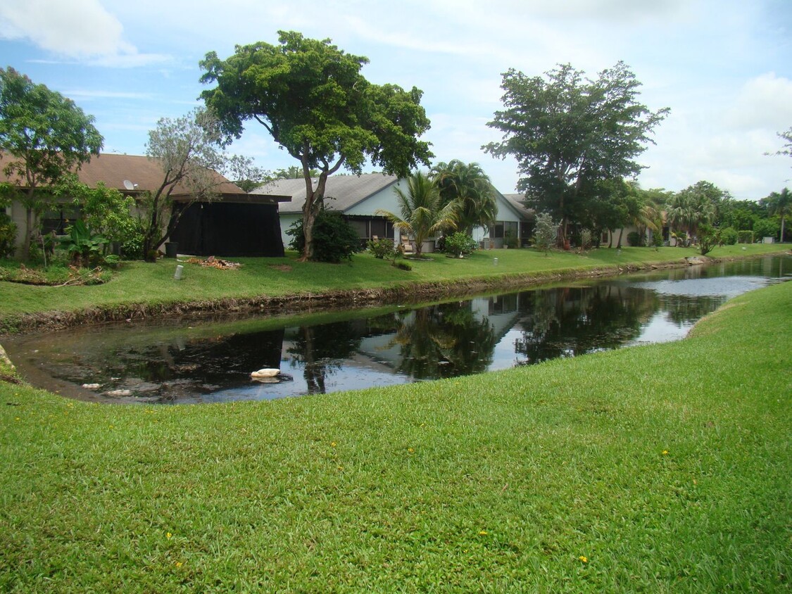 Foto principal - The Perfect Location. The Best Price. 1 Mo...