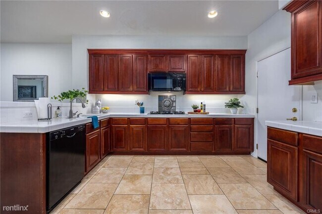 Foto del edificio - 4 br, 2.5 bath Townhome - 3437 Caraway Ln