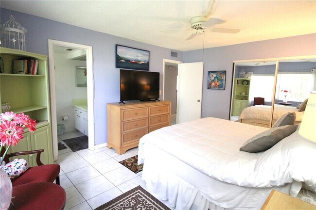 Building Photo - 4700 Cove Cir