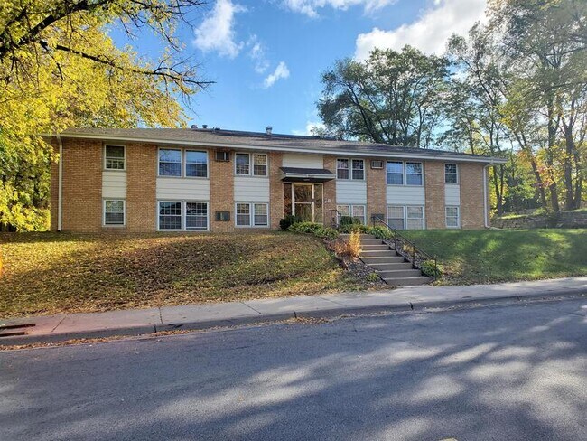 Building Photo - 4242 N Fremont Ave