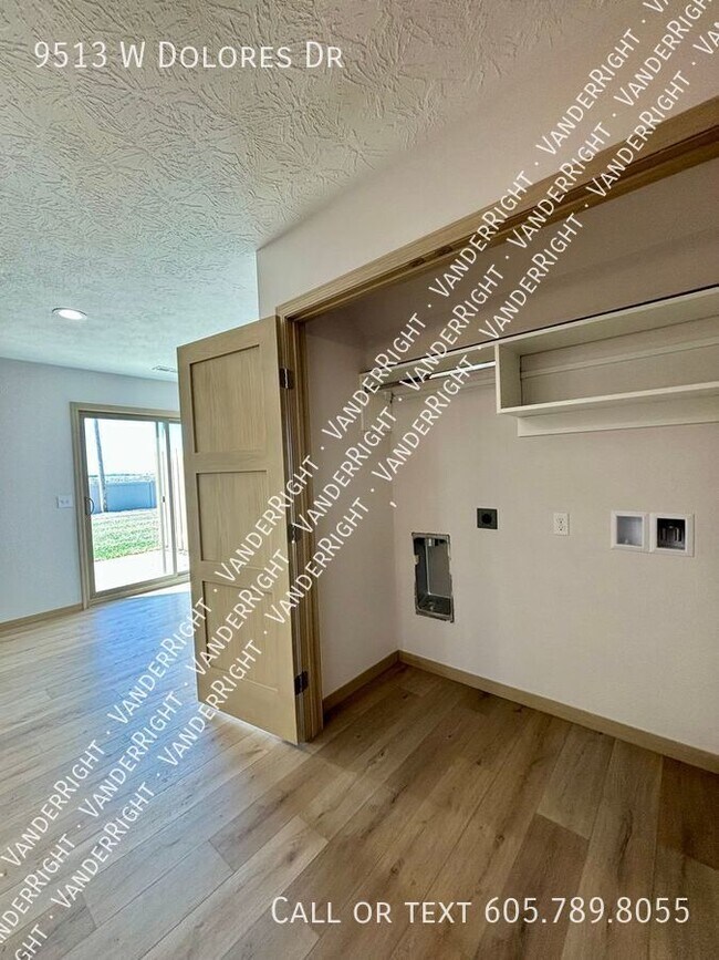 Foto del edificio - 9513 W Dolores Dr