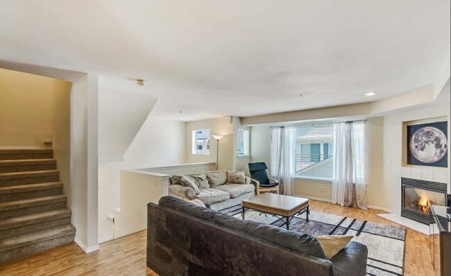 Foto del edificio - 16227 Northup Way