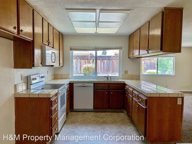 Building Photo - 4 br, 2 bath House - 1493 LONGMEADOW DR