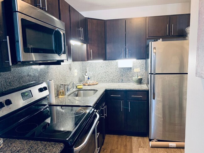 Foto del edificio - 5100 N Marine Dr