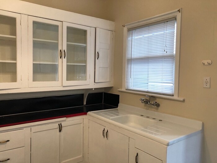 Foto principal - 2733 NW Thurman St