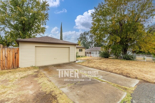 Building Photo - 3960 Annabelle Ave