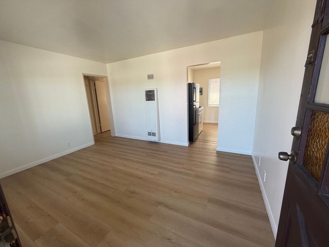 Foto del edificio - 8123 Otis St