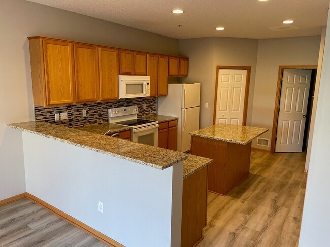 Building Photo - 896 Braunworth Ct