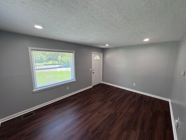 Building Photo - Cozy Casa
