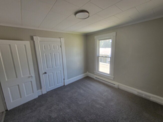 Building Photo - 516 2nd Ave S Duplex