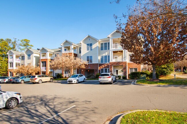Building Photo - 2 Bedroom Condo in Cary Park!