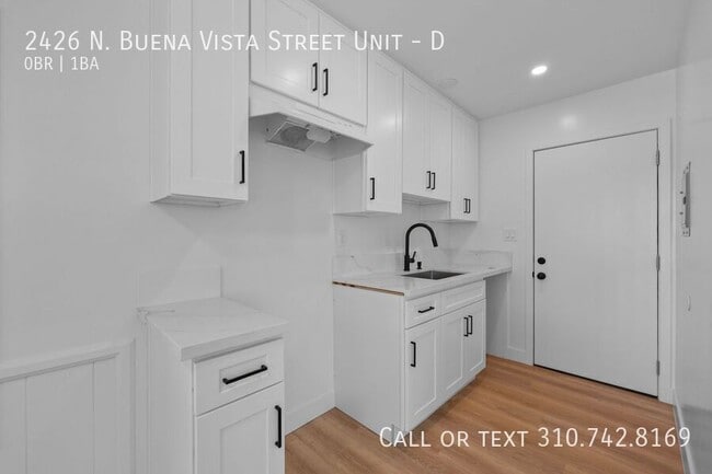 Foto del edificio - 2426 N Buena Vista St