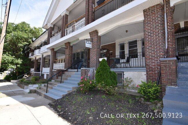 Building Photo - Great 3BR/2BA unit with Central air and la...