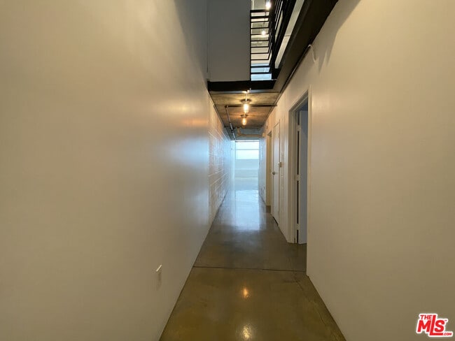 Building Photo - 1130 Flower St