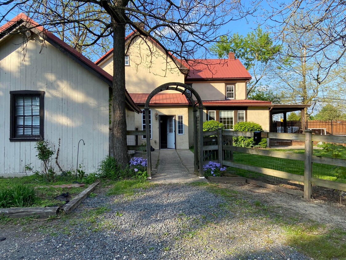 1316 Sumneytown Pike, Gwynedd Valley, PA 19002 House Rental in