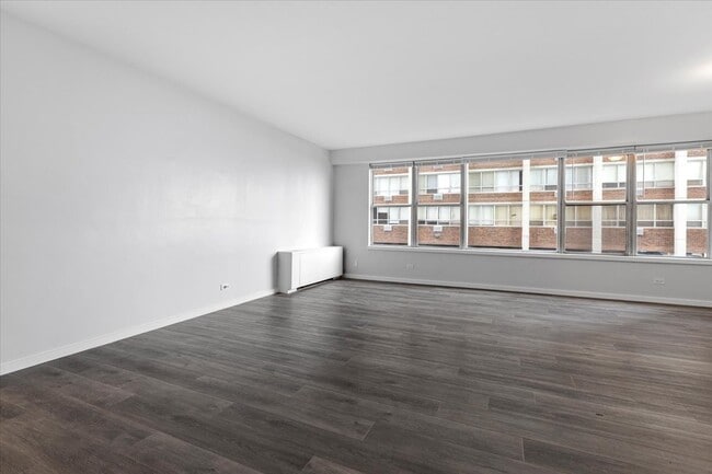 Building Photo - 6157 N Sheridan Rd