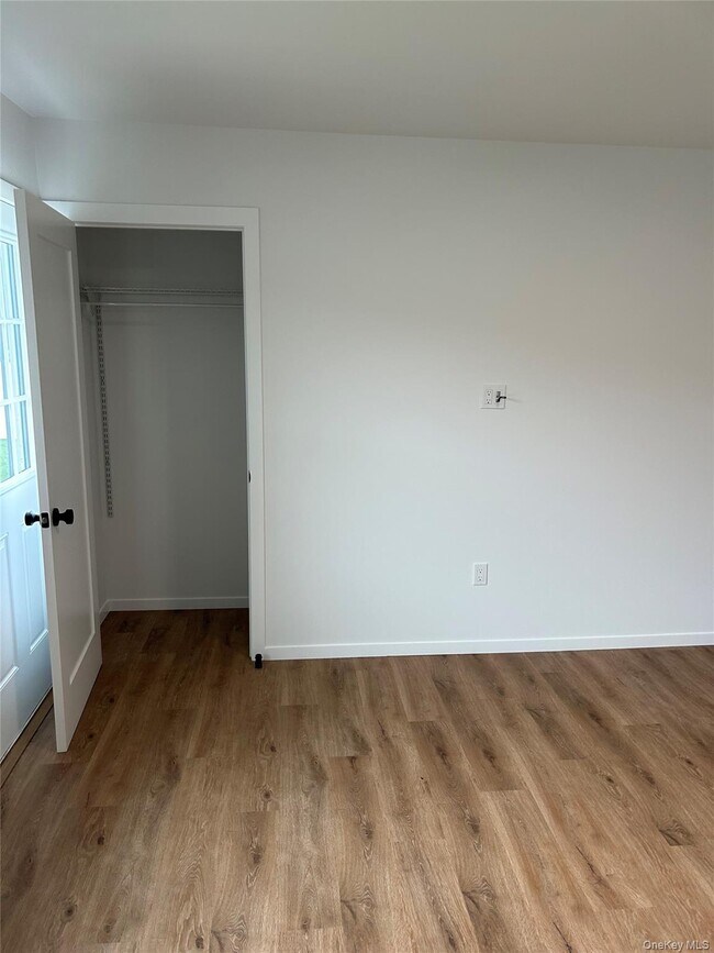 Foto del edificio - 325 Montauk Hwy