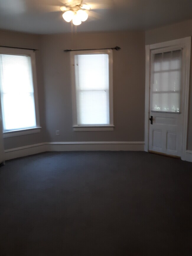 Living room - 414 Walnut St