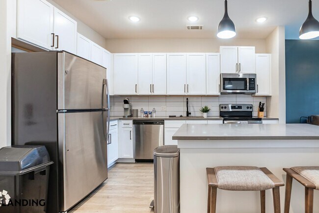 Building Photo - 1270 Hillcrest Dr