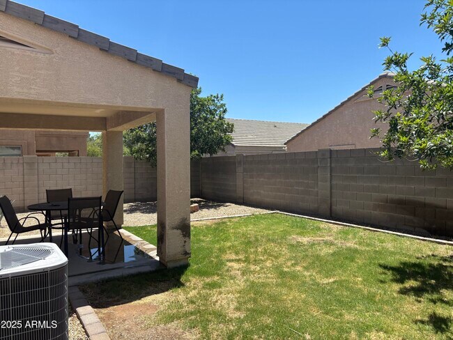 Foto del edificio - 7265 W Glenn Dr