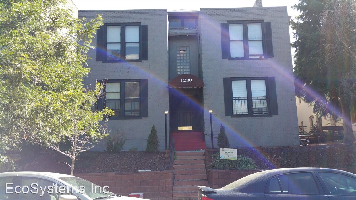 Foto principal - 1230 N Washington St