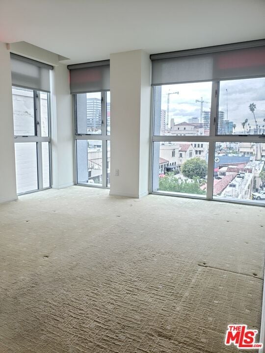 Building Photo - 540 S Kenmore Ave