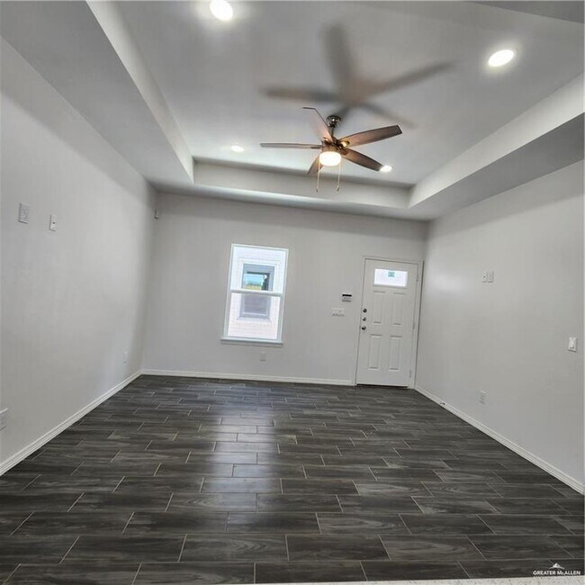 Building Photo - 1622 Playa Dr
