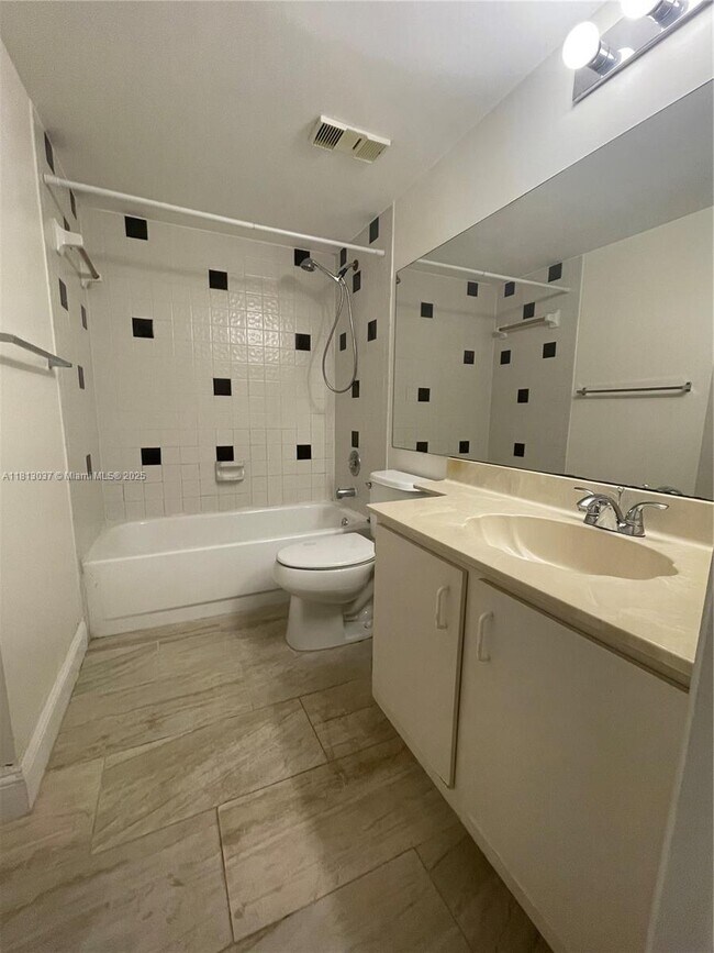 Foto del edificio - 9701 Westview Dr