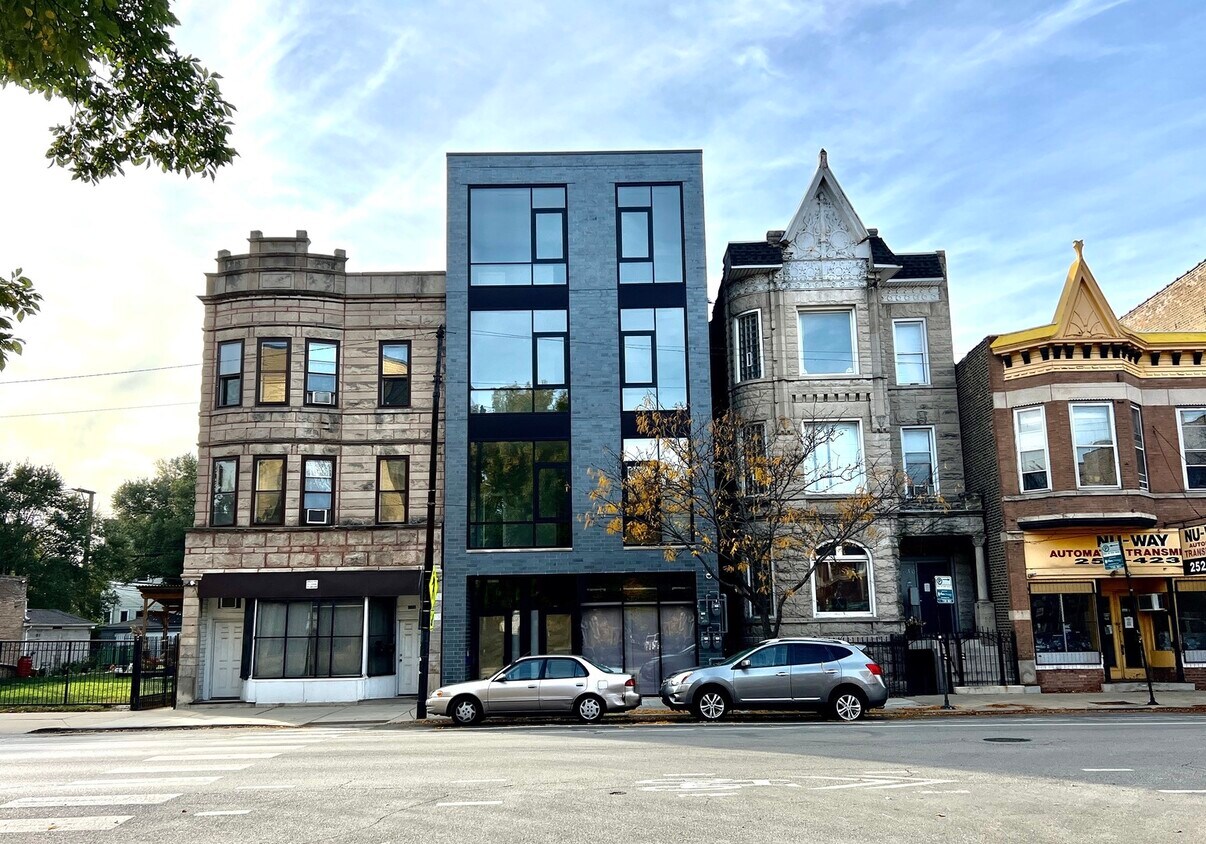Primary Photo - 1028 N California Ave