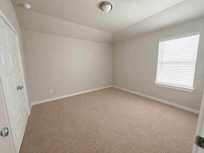 Building Photo - 225 Mountain Meadow Ln