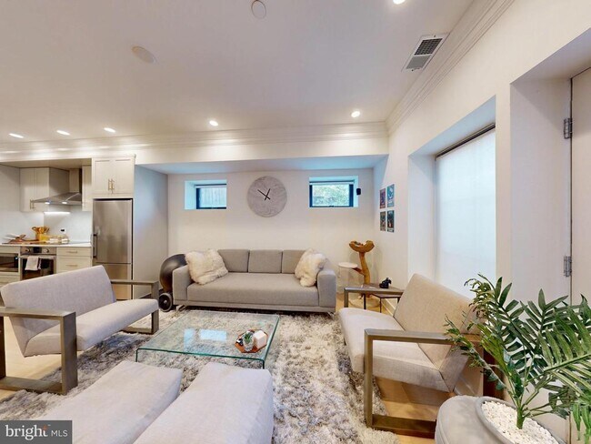 Foto del edificio - 2642 39th St NW