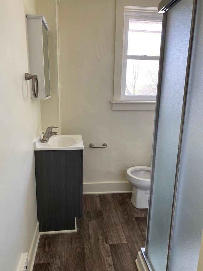 Building Photo - 461-463 Glen Street