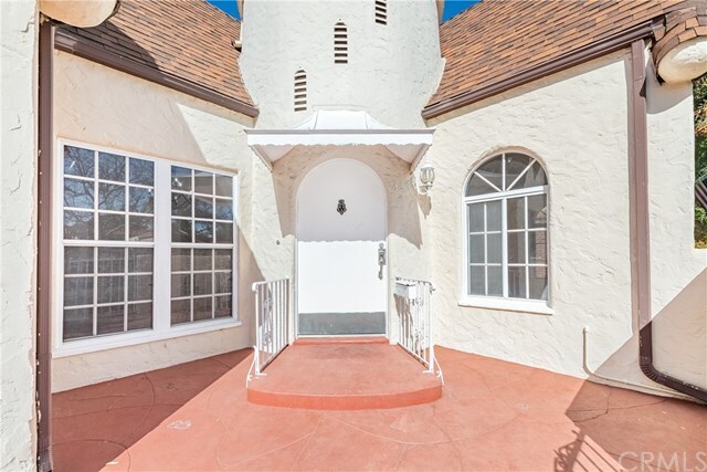 Building Photo - 137 S Poinsettia Pl