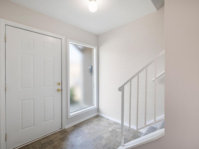 Building Photo - 1189 Ashborough Dr