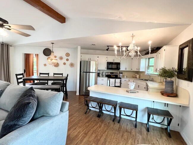 Foto del edificio - 864 Lazy Acres Cir