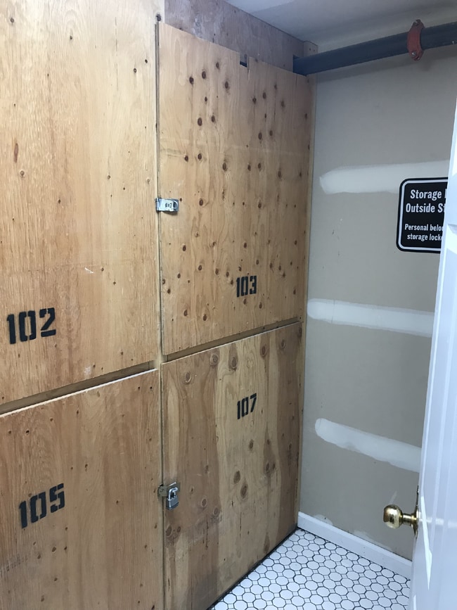 Adorable Studio in 1909 Building! Heart of Capitol Hill - Adorable Studio in 1909 Building! Heart of Capitol Hill Apartment