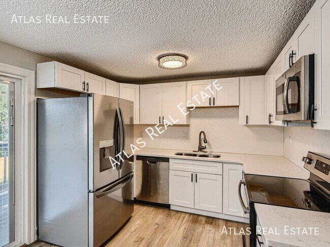 Building Photo - Beautiful 4 Bedroom-2 Bathroom!
