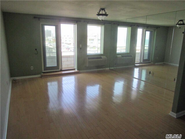 Foto del edificio - 450 W Broadway