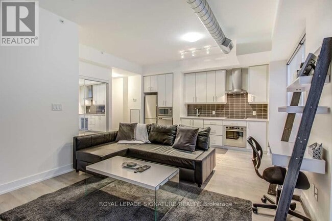 Building Photo - 75 The Donway W