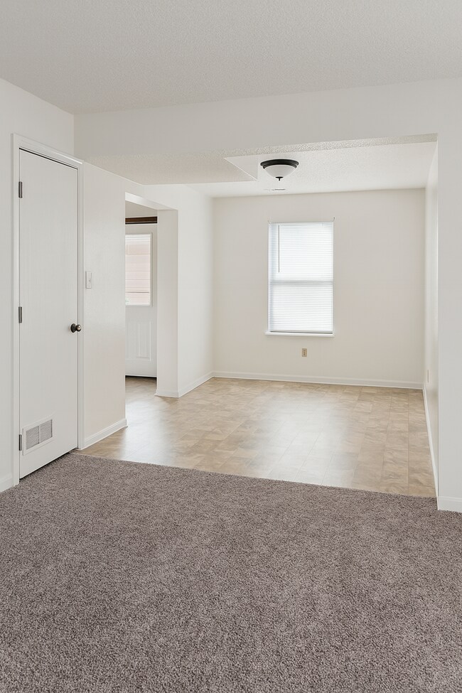 Building Photo - 2512 Elmwood Pkwy