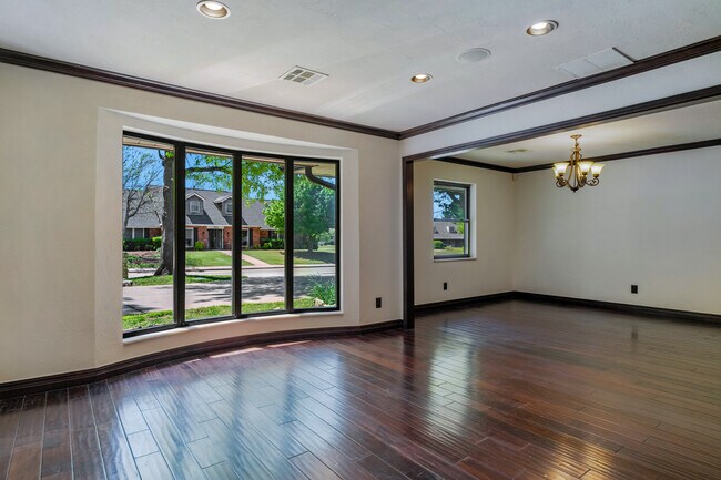 Building Photo - 3025 Pine Ridge Rd