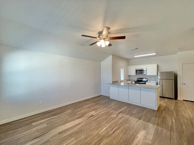 Foto del edificio - 1813 Montell St